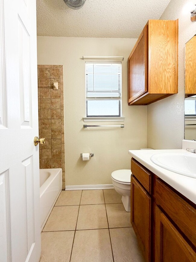 Building Photo - Available NOW!!!! Gorgeous 3 bedroom, 2 bath, 2 car garage home with a fireplace, privacy fenced ...
