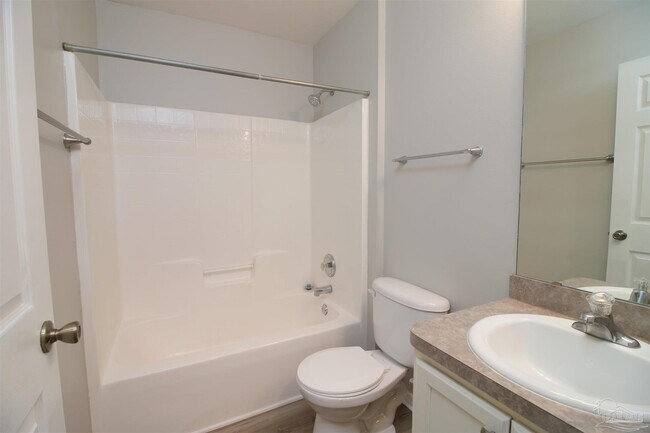 Building Photo - 609 Saleta St