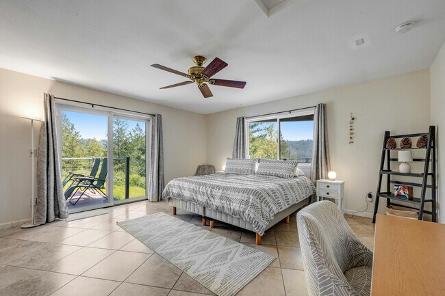 Building Photo - 323 Bodmer Ln