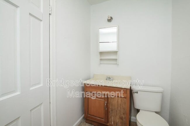 Building Photo - 325 Wallace Dr