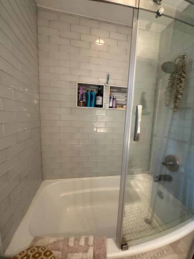 Building Photo - 3102 Canterbury St