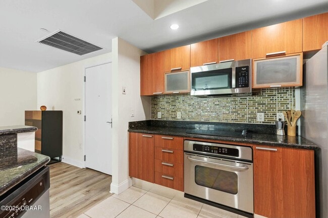 Building Photo - 231 Riverside Dr