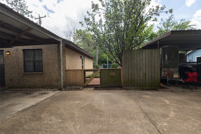 Building Photo - 4324 Spring Valley Rd