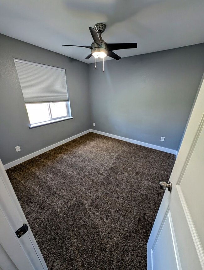 Building Photo - Stylish & Convenient Living - Bremerton 4 ...