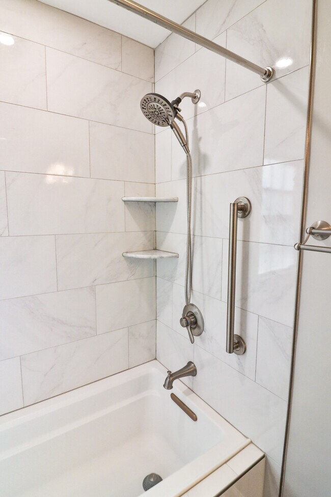 Building Photo - 9633 Cinnamon Creek Dr