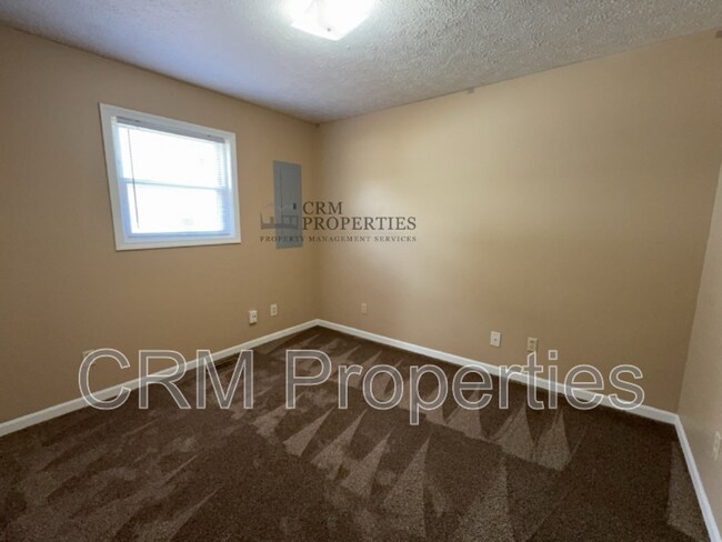 Building Photo - 720 S Lindsay St