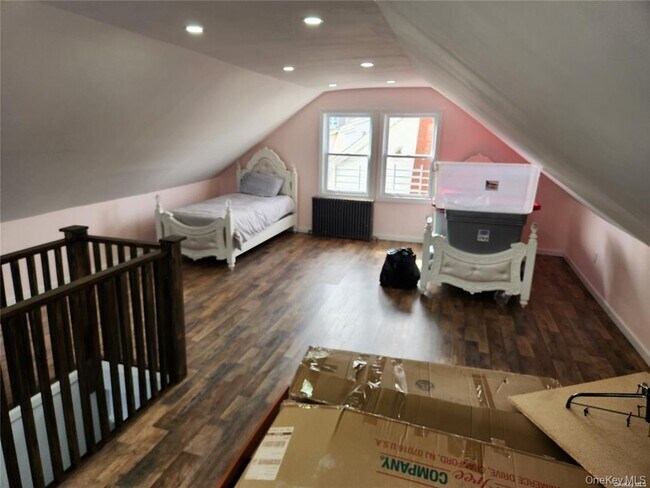 Building Photo - 21 Nassau Pl