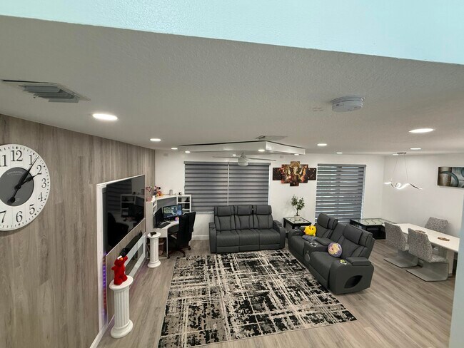 Building Photo - 9114 Villa Palma Ln