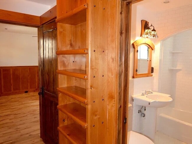 Building Photo - Your Dream Home Awaits! Available in June!