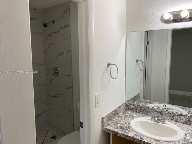 Building Photo - 1630 SW 4th St