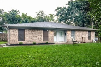 Building Photo - 1007 Cedar St