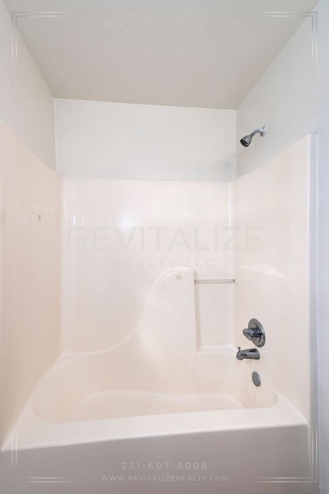 Building Photo - Spacious 3-Bedroom Home with Open Floor Pl...
