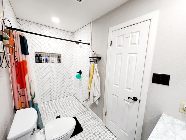 Building Photo - 112 Jaimie Way