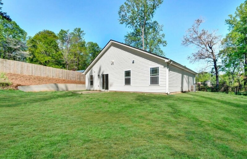 Building Photo - 9 Willow Pines Ct