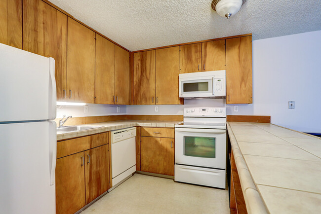 Building Photo - HUGE 1bed/1bath Downtown Living Available ...