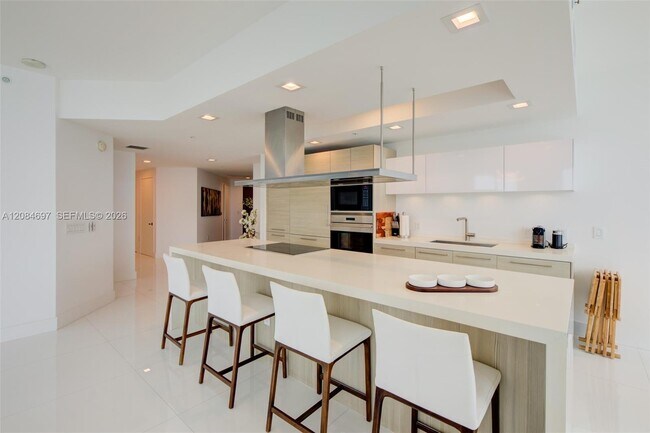 Building Photo - 17111 Biscayne Blvd