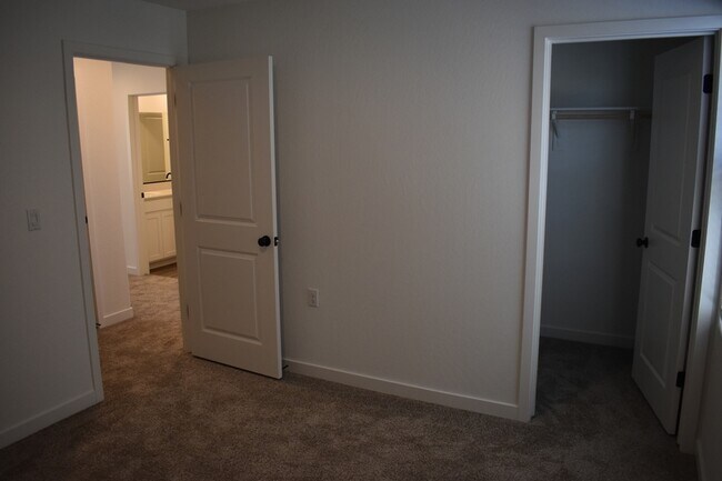 Building Photo - 4123 Scarlet Ct