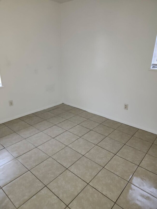 Building Photo - Gulfport 3 Bedroom