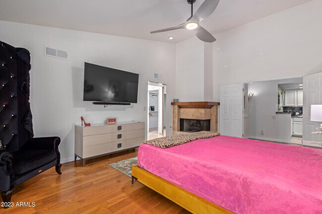 Building Photo - 10641 E San Salvador Dr