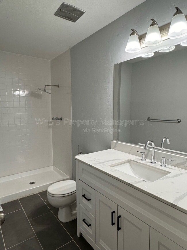 Building Photo - 2380 E Geddes Ave