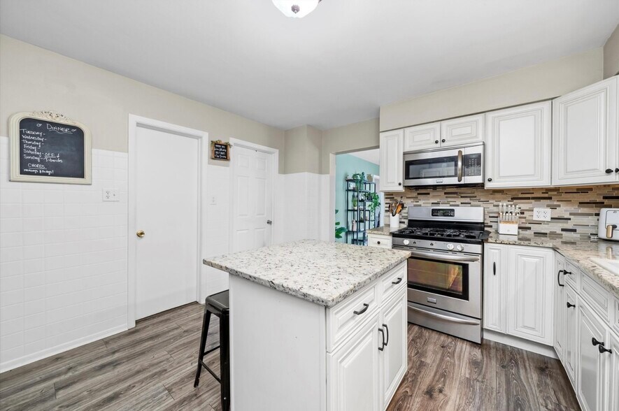 Building Photo - 1322 S 51st Ave