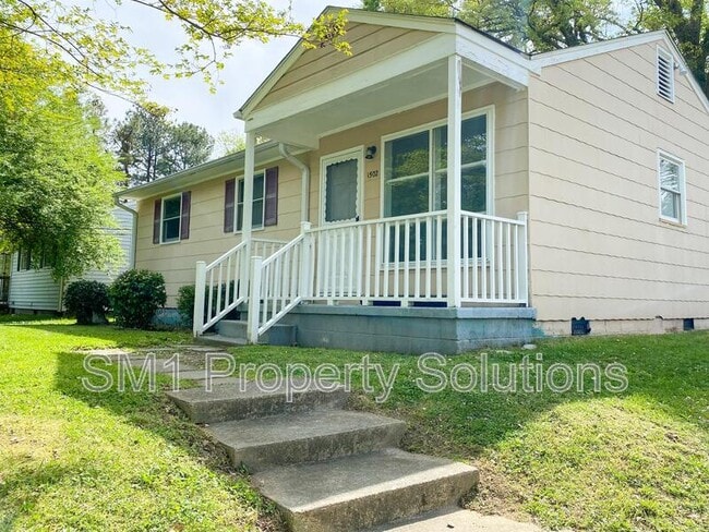 Building Photo - 1502 Clegg St