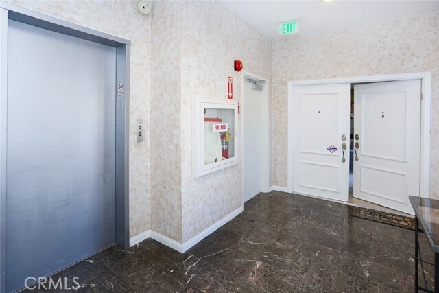 Building Photo - 1423 S Beverly Glen Blvd
