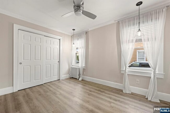 Building Photo - 197 Maple Ave