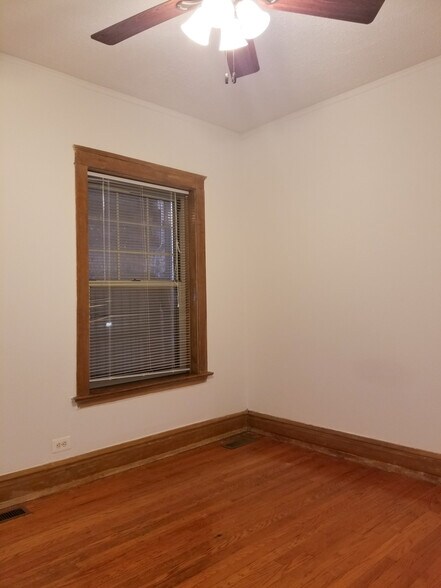 Building Photo - 3953 N Hamilton Ave