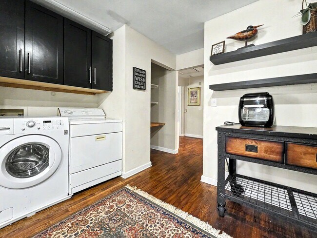 Building Photo - 1804 Sumter St NW