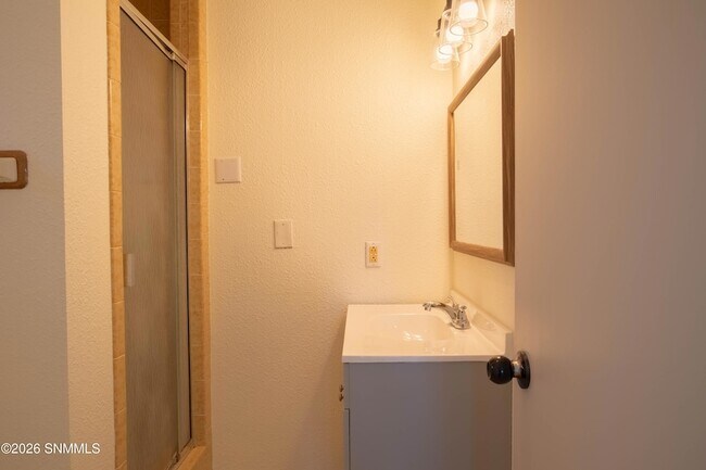 Building Photo - 3102 Hillsdale St