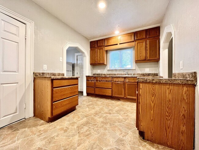 Building Photo - 429 Carrier St NE