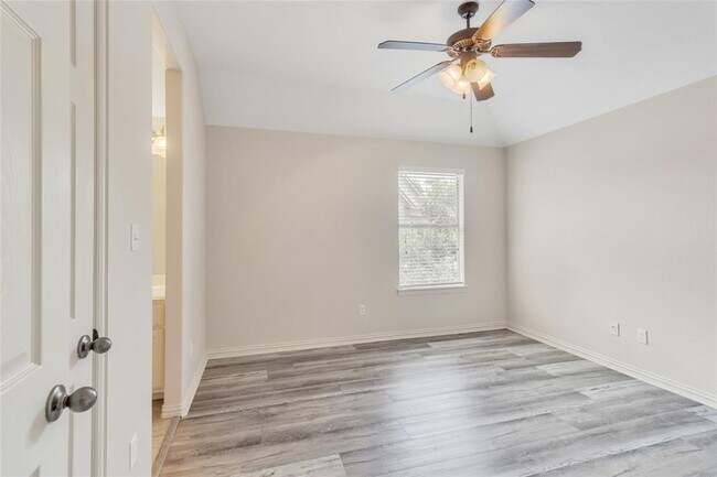 Building Photo - 4004 Buckhaven Cove