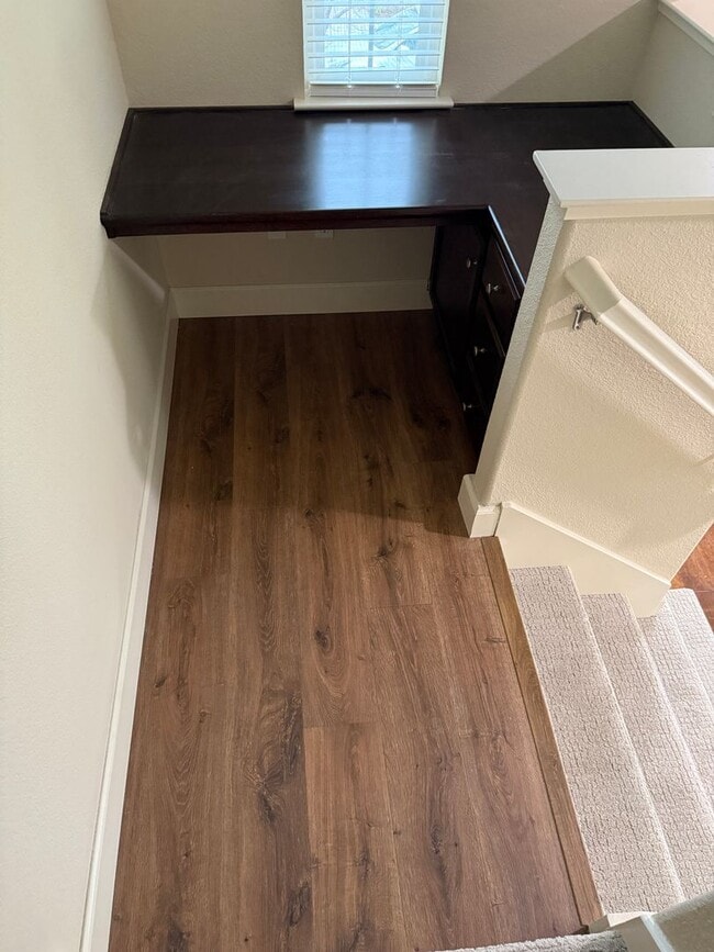 Building Photo - SPACIOUS 3 BEDROOM, 3.5 BATHROOM TOWNHOUSE IN AN EXCELLENT LOCATION. GARAGE. LAUNDRY. BALCONY. A ...