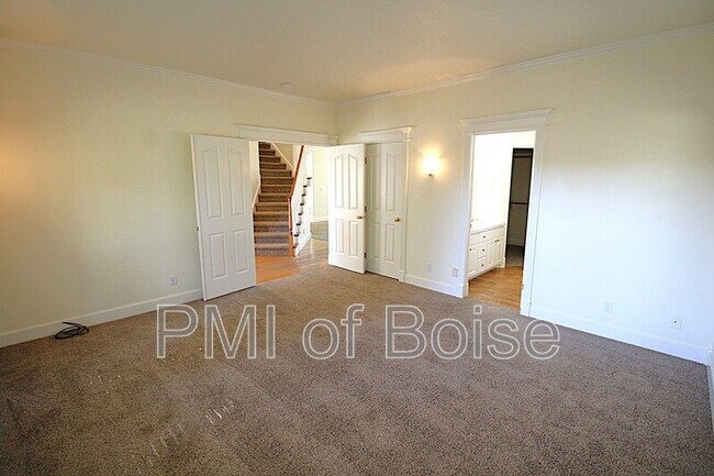 Building Photo - 85 S Linder Rd