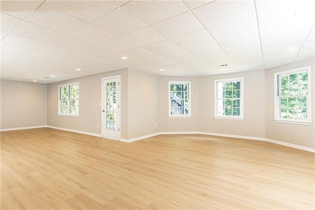 Building Photo - 9360 Nesbit Lakes Dr