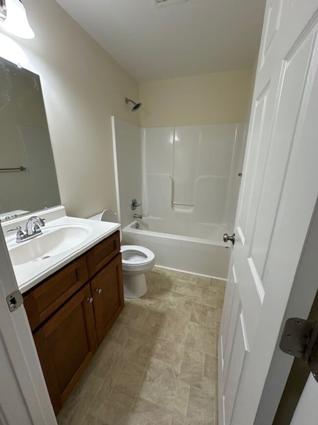 Building Photo - 1548 Surrey Ct