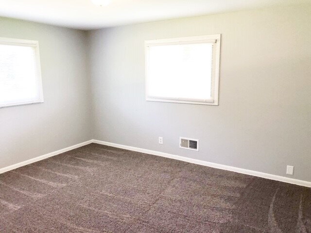 Building Photo - EAST SIDE 4 BR HOME AVAILABLE NOW!