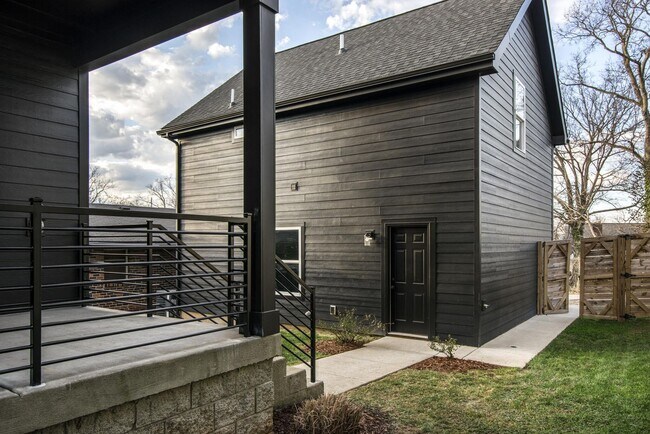 Building Photo - 1014 Argyle Ave