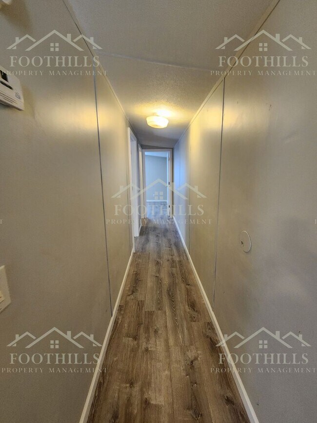 Building Photo - 3 Bedroom, 2 Bath Home Near Portman Marina...