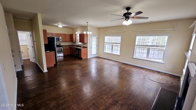 Building Photo - 714 Savannah Dr