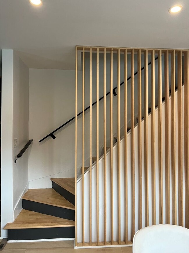 Building Photo - Gorgeous three bedroom in the heart of Park Ave