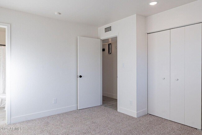 Building Photo - 4731 N 26th Ln