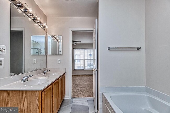 Building Photo - 5832 Cowling Ct