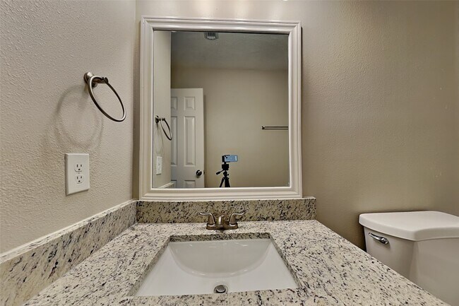 Building Photo - 2203 Pincher Creek Dr