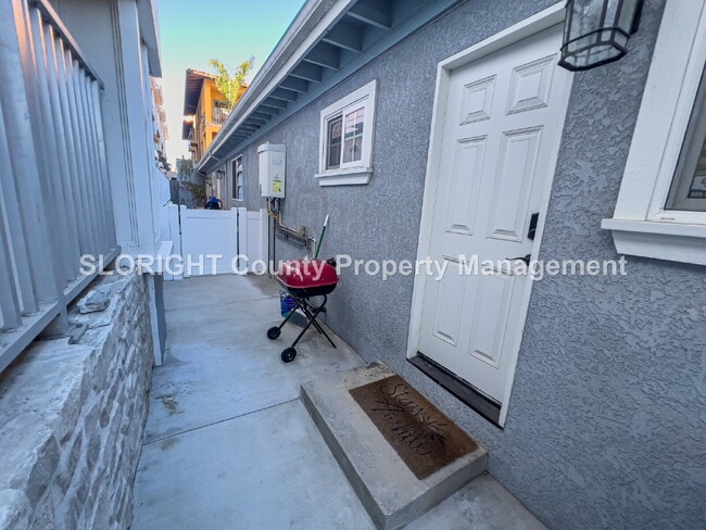 Building Photo - AVAILABLE NOW - Charming Furnished Beachside Retreat in Pismo Beach - 1 Bed / 1 Bath