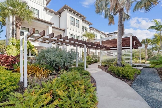 Building Photo - 4921 W Paul Ave