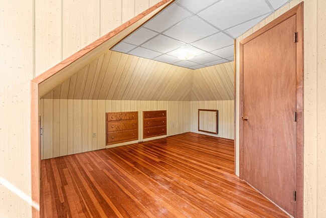 Building Photo - 64 Presidents Ln