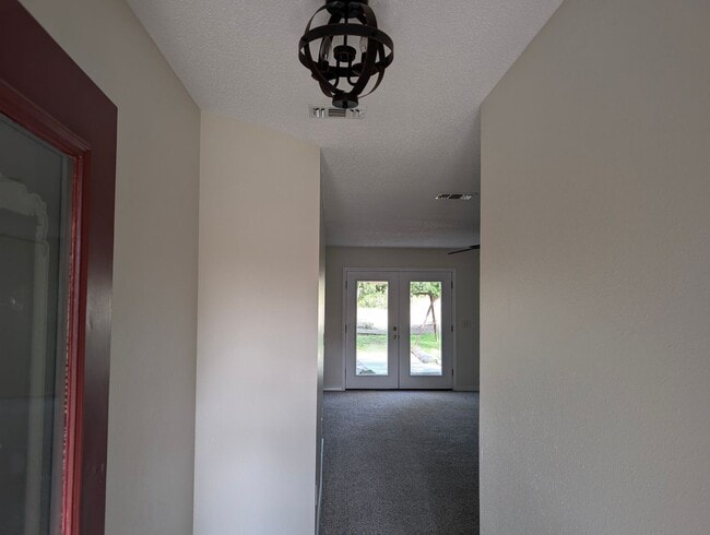 Building Photo - Updated 4-Bedroom Home on a Quiet Street — 1,695 sq ft, Large Garage — Now Accepting Applications