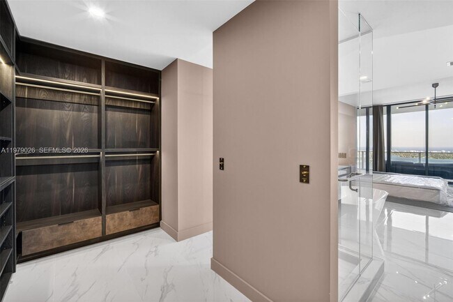 Building Photo - 700 NE 24th St